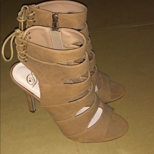 Super sexy nude heels! Only worn 1 time!!!